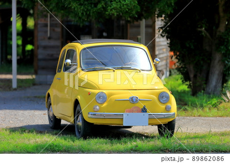黄色いイタリア車 イメージ 黄色いイタリア車 イメージ 89862086