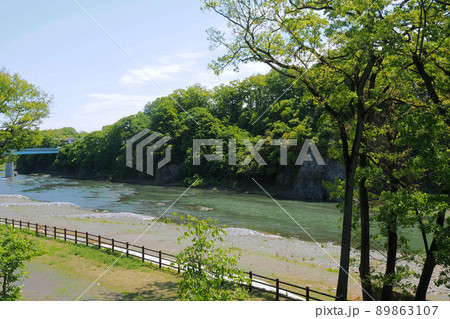 景勝地 玉淀、川の流れと河原【埼玉県寄居町】 89863107