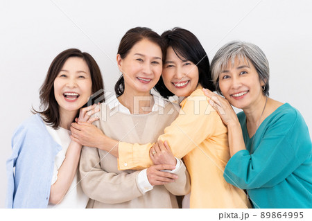 ミドルの女性 89864995