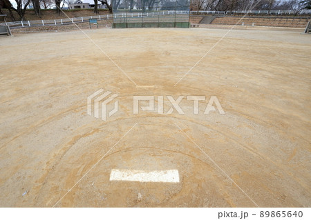 野球場のピッチャー マウンド　投手板 89865640