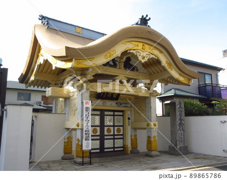 大阪府大阪市東淀川区にある善隆寺の山門 89865786
