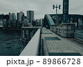 隅田川を渡る人々 89866728