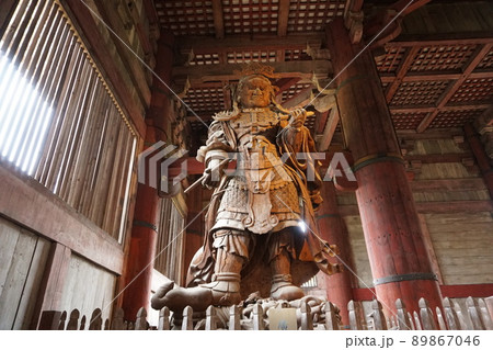 東大寺内部の廣目天 89867046