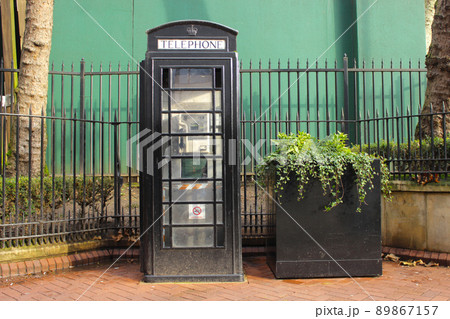 ロンドンの公衆電話 89867157