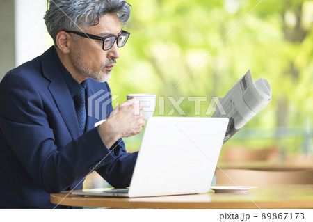 ビジネス　男性 89867173