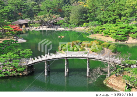 【香川県】栗林公園の偃月橋と掬月亭 89867363