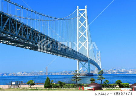 【兵庫県】快晴下の明石海峡大橋 89867373