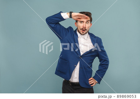 Businessman with surprised face looking away. Business people concept, richly and success. Indoor, studio shot on light blue background 89869053