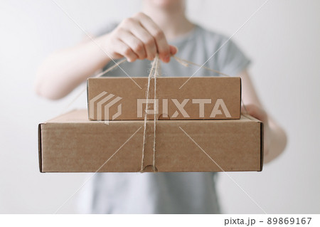 hands holding cardboard boxes. Online shopping and express delivery concept. hands holding cardboard boxes. Online shopping and express delivery concept. 89869167