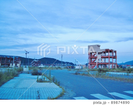 夕暮れの南三陸町志津川地区　東日本大震災の記憶(2012年) 89874890