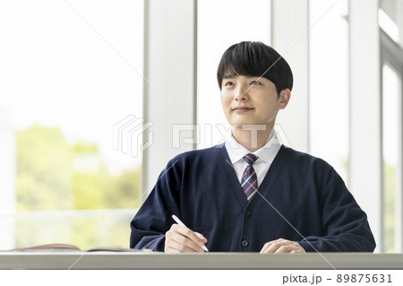 勉強する男子高校生 勉強する男子高校生 89875631