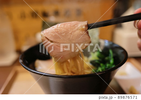 昭和小路のラーメン屋さんの家系ラーメンのチャーシューアップ(青森県十和田市) 昭和小路のラーメン屋さんの家系ラーメンのチャーシューアップ(青森県十和田市) 89876571