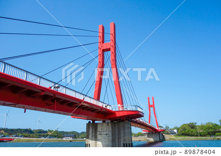 アイリスブリッジと風車【福井県あわら市】 89878404