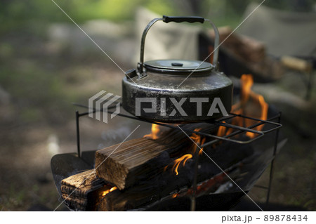 焚火　キャンプ 89878434