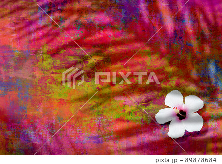 ヤシの葉影と白いハイビスカスの花がある、トロピカルなグランジアート 89878684