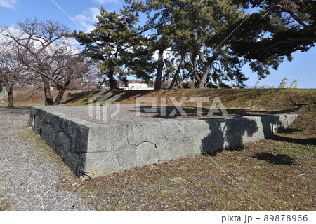 松前城　三の丸跡に残る五番台場 89878966