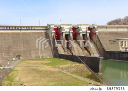 重力式+アースのコンバインダム 四十四田ダム(岩手県 盛岡市) 重力式+アースのコンバインダム 四十四田ダム(岩手県 盛岡市) 89879358