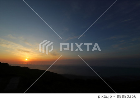 新潟 佐渡 ドンデン高原の朝陽 新潟 佐渡 ドンデン高原の朝陽 89880256