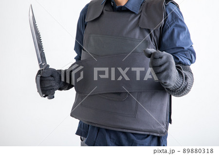 刃物を持った男性 Crime prevention 刃物を持った男性 Crime prevention 89880318