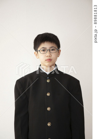 学生服の男子中学生 89881813