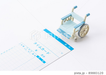 車椅子とタイムカード 89883120