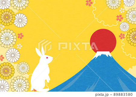 2023年卯年の和風年賀状、富士山と初日の出を眺めるうさぎ、花柄の背景 89883580