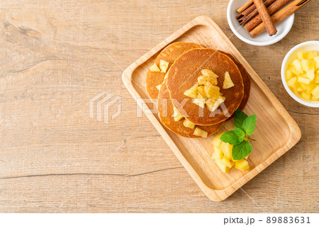 apple pancake or apple crepe 89883631