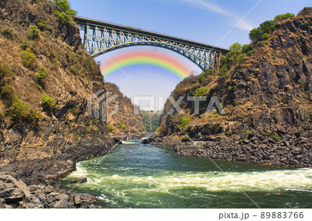ビクトリア峡谷にかかる虹 ビクトリア峡谷にかかる虹 89883766
