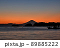 鎌倉和歌江島夕景と富士江の島、しらす船 89885222