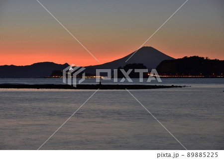 鎌倉和歌江島と富士江の島夕景 89885225