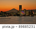 横浜みなとみらい夜景と富士 89885231