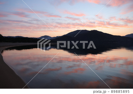 〔福井県敦賀市・5月〕気比の松原の夕焼け 日本三大松原 〔福井県敦賀市・5月〕気比の松原の夕焼け 日本三大松原 89885895