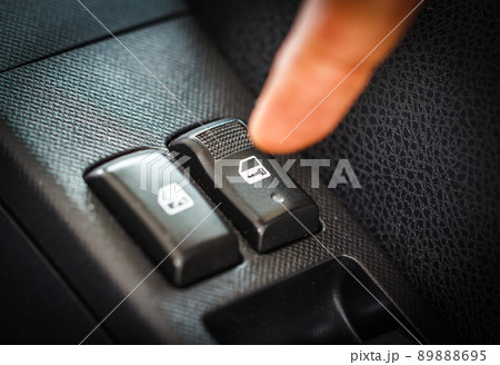 Button lock glass in the car Button lock glass in the car 89888695