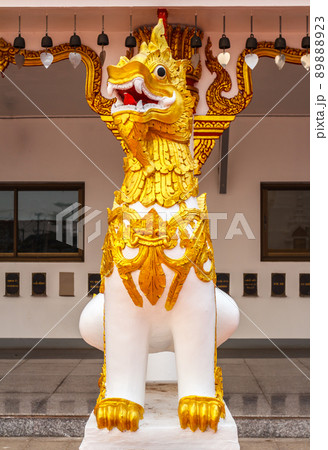 Lion Statue of beautiful ancient animals 89888923