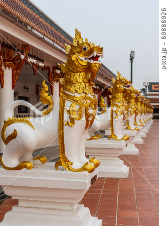 Lion Statue of beautiful ancient animals 89888926