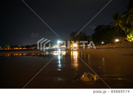 Night beach with a view of the clubs. 89889574