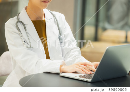 医療従事者　女性　メディカル 89890006
