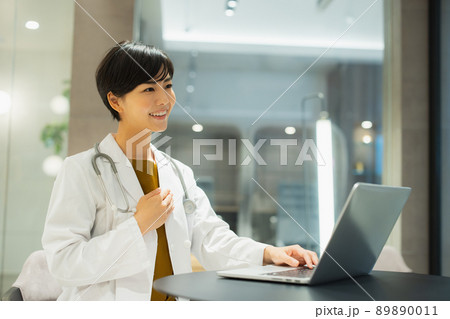 医療従事者　女性　メディカル 89890011