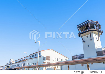 岡山県岡山市　快晴の岡山桃太郎空港（岡山空港） 89890751