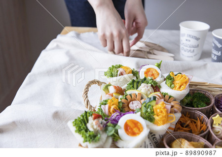 花束サンドイッチ 食卓準備 花束サンドイッチ 食卓準備 89890987