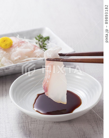 鯛の刺身 89893182