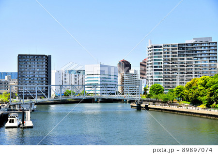 天王洲大橋／天王洲運河より天王洲ふれあい橋方面を望む(東京都品川区)【2022.4】 89897074