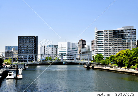 天王洲大橋／天王洲運河より天王洲ふれあい橋方面を望む(東京都品川区)【2022.4】 89897075