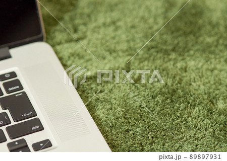 ビジネス　テレワーク　パソコン 89897931