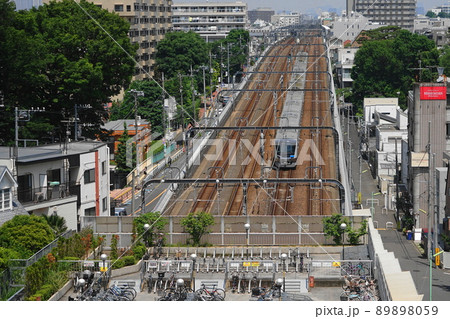 5月 世田谷1029小田急線・成城学園前駅手前 5月 世田谷1029小田急線・成城学園前駅手前 89898059