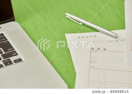 転職　履歴書　パソコン 89898614