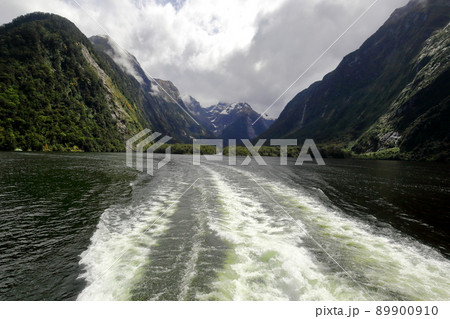ミルフォードサウンド、ニュージーランド南島の世界自然遺産 89900910