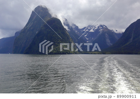 ミルフォードサウンド、ニュージーランド南島の世界自然遺産 89900911
