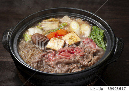 黒毛和牛で作るすき焼き 89903617