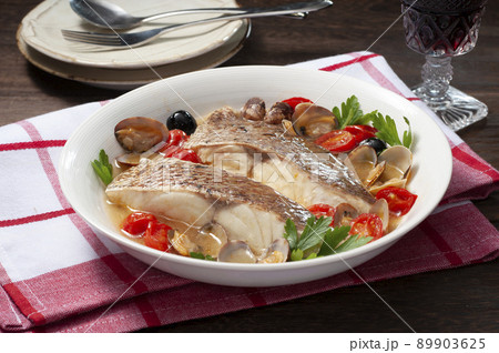 天然真鯛で作る旨味の濃いアクアパッツア 89903625